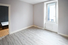 MAISON INDIVIDUELLE SPACIEUSE AVEC POTENTIEL - TERRASSE ET JARDIN