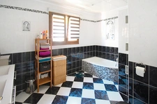 MAISON PLAIN PIED 129M2 - 3 CHAMBRES - 2 GARAGES - TERRAIN 10 ARES 45 - 2 TERRASSES