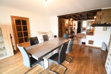 BELLE MAISON DE VILLAGE 200M2 - TERRAIN 6 ARES - GRAND GRENIER AMENAGEABLE DE 110M2 - 2 GARAGES 4 VOITURES