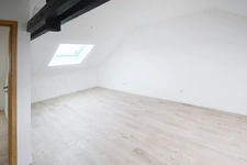 APPARTEMENT AU DEUXIEME ET DERNIER ETAGE - 2 CHAMBRES - PLACE PARKING - CAVE - 