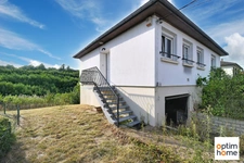 MAISON DE PLAIN PIED SURELEVE - VUE DEGAGEE - TERRAIN 12 ARES 37