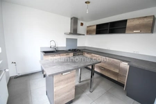 BELLE MAISON INDIVIDUELLE PLAIN PIED SURELEVE - 5 CHAMBRES - TERRAIN 6 ARES - GARAGE