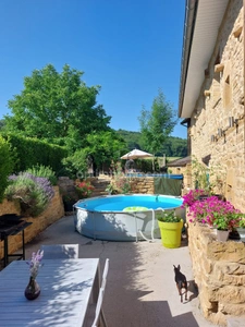 CHARMANTE FERMETTE EN PIERRE 205M2 - GRENIER 30M2 - GRAND GARAGE - TERRAIN DE PRESQUE 9 ARES