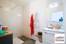 APPARTEMENT PLAIN PIED 50M2 ENVIRON - TERRASSE - PLACE DE PARKING PRIVATIVE - VENDU MEUBLE