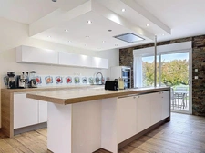 MAISON D’EXCEPTION 216 M² – 5 CHAMBRES + BUREAU – 2 SALLES DE BAIN – GARAGE 2 VOITURES – TERRAIN 2 146 M² – CALME ABSOLU ET VUE DÉGAGÉE