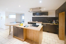 À DÉCOUVRIR : SPACIEUX 105.68 M² RÉNOVÉ AVEC TERRASSE – AUDUN-LE-ROMAN
