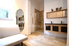 BIEN ATYPIQUE - 142M2 - 6 CHAMBRES - 2 SALLES DE BAIN - JARDIN - TERRASSE