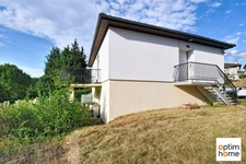 MAISON DE PLAIN PIED SURELEVE - VUE DEGAGEE - TERRAIN 12 ARES 37