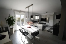 BELLE MAISON INDIVIDUELLE DE 120M2 ENVIRON - 4 CHAMBRES - GARAGE - TERRAIN DE PRESQUE 4 ARES