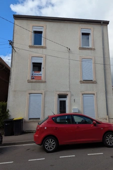 MAISON INDIVIDUELLE SPACIEUSE AVEC POTENTIEL - TERRASSE ET JARDIN