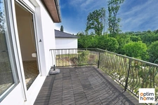 MAISON DE PLAIN PIED SURELEVE - VUE DEGAGEE - TERRAIN 12 ARES 37