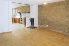 BELLE MAISON DE VILLAGE 200M2 - TERRAIN 6 ARES - GRAND GRENIER AMENAGEABLE DE 110M2 - 2 GARAGES 4 VOITURES