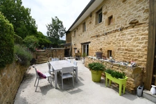 CHARMANTE FERMETTE EN PIERRE 205M2 - GRENIER 30M2 - GRAND GARAGE - TERRAIN DE PRESQUE 9 ARES