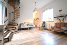 BIEN ATYPIQUE - 142M2 - 6 CHAMBRES - 2 SALLES DE BAIN - JARDIN - TERRASSE
