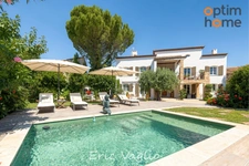 Trets à 20 mn d'Aix-en-Provence - Vente Villa T9 de 312 m2 sur un terrain de 1380 m2 avec piscine, au calme et sans vis à vis