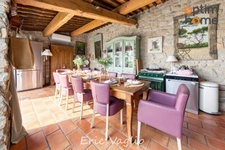 Trets à 20 mn d'Aix-en-Provence - Vente Villa T9 de 312 m2 sur un terrain de 1380 m2 avec piscine, au calme et sans vis à vis