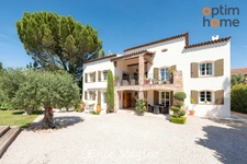 Trets à 20 mn d'Aix-en-Provence - Vente Villa T9 de 312 m2 sur un terrain de 1380 m2 avec piscine, au calme et sans vis à vis