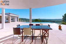 Aix SUD - centre ville à 10 Mn, IBS à 15 mn. Vente superbe villa contemporaine de 2023 de 400 m2 exposée Sud, en position dominante avec vue dégagée, au calme et sans vis à vis