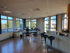 Aix La Duranne haute - Vente beau bureau de 79 m2 avec une grande terrasse de 33 m2 orientée Sud, et une place de parking