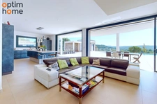 Aix SUD - centre ville à 10 Mn, IBS à 15 mn. Vente superbe villa contemporaine de 2023 de 400 m2 exposée Sud, en position dominante avec vue dégagée, au calme et sans vis à vis