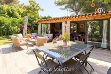 Trets à 20 mn d'Aix-en-Provence - Vente Villa T9 de 312 m2 sur un terrain de 1380 m2 avec piscine, au calme et sans vis à vis