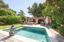 Trets à 20 mn d'Aix-en-Provence - Vente Villa T9 de 312 m2 sur un terrain de 1380 m2 avec piscine, au calme et sans vis à vis