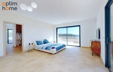 Aix SUD - centre ville à 10 Mn, IBS à 15 mn. Vente superbe villa contemporaine de 2023 de 400 m2 exposée Sud, en position dominante avec vue dégagée, au calme et sans vis à vis