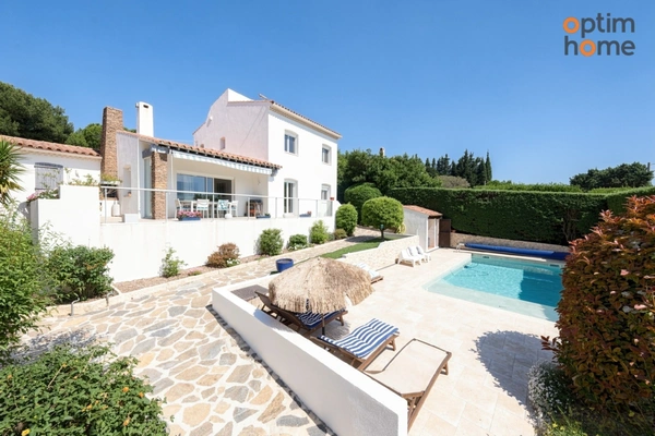 Martigues St-Julien 10 mn Côte Bleu - Vente Villa T6 de 150 m2 environ sur un terrain de 1115 m2 avec piscine, avec vue dégagée plein sud, au calme et sans vis à vis