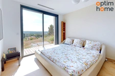 Aix SUD - centre ville à 10 Mn, IBS à 15 mn. Vente superbe villa contemporaine de 2023 de 400 m2 exposée Sud, en position dominante avec vue dégagée, au calme et sans vis à vis