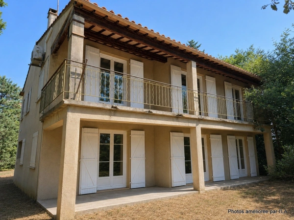 AIX Sud - Cabriès - Vente Grande Villa T4 de 200 M2 plein sud, à rénover, sur 1900M2 de terrain, emplacement de premier choix au calme et sans vis à vis