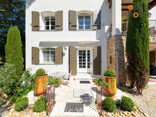 Trets à 20 mn d'Aix-en-Provence - Vente Villa T9 de 312 m2 sur un terrain de 1380 m2 avec piscine, au calme et sans vis à vis