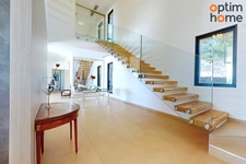 Aix SUD - centre ville à 10 Mn, IBS à 15 mn. Vente superbe villa contemporaine de 2023 de 400 m2 exposée Sud, en position dominante avec vue dégagée, au calme et sans vis à vis