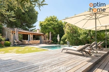 Trets à 20 mn d'Aix-en-Provence - Vente Villa T9 de 312 m2 sur un terrain de 1380 m2 avec piscine, au calme et sans vis à vis