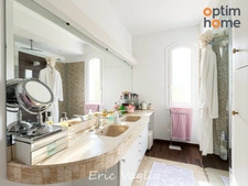 Trets à 20 mn d'Aix-en-Provence - Vente Villa T9 de 312 m2 sur un terrain de 1380 m2 avec piscine, au calme et sans vis à vis