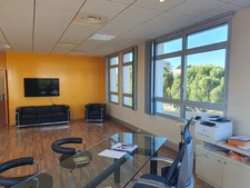 Aix La Duranne haute - Vente beau bureau de 79 m2 avec une grande terrasse de 33 m2 orientée Sud, et une place de parking