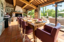 Trets à 20 mn d'Aix-en-Provence - Vente Villa T9 de 312 m2 sur un terrain de 1380 m2 avec piscine, au calme et sans vis à vis