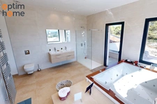Aix SUD - centre ville à 10 Mn, IBS à 15 mn. Vente superbe villa contemporaine de 2023 de 400 m2 exposée Sud, en position dominante avec vue dégagée, au calme et sans vis à vis