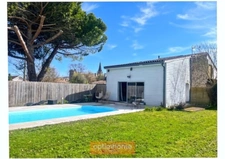 Charmante maison avec piscine en plein cœur de Moulon
