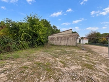 Terrain à vendre de 428 m2 avec double garage à LIBOURNE (33)
