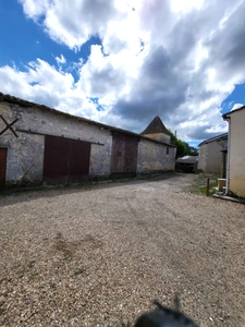 Propriete à vendre 2 habitations 800 m2 de bâtis PUISSEGUIN (33)