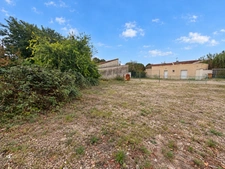 Terrain à vendre de 428 m2 avec double garage à LIBOURNE (33)