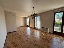 GALGON – Maison de plain-pied avec 3 garages 