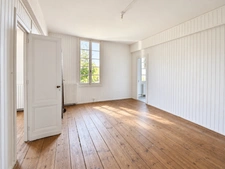 PROPRIÉTÉ ATYPIQUE AU POTENTIEL EXCEPTIONNEL – AUX PORTES DU CENTRE DE COUTRAS