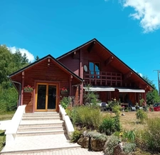 CHALET sur 7000 m2 terrain à  SAINT PRIEST DE GIMEL (19)