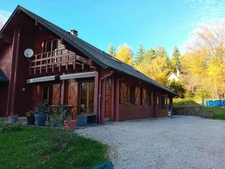 CHALET sur 7000 m2 terrain à  SAINT PRIEST DE GIMEL (19)