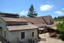 BEAUCOUP DE CHARME  et de BEAUX VOLUMES dans un ENVIRONNEMENT EXCEPTIONNEL