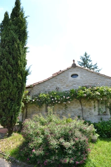 BEAUCOUP DE CHARME  et de BEAUX VOLUMES dans un ENVIRONNEMENT EXCEPTIONNEL