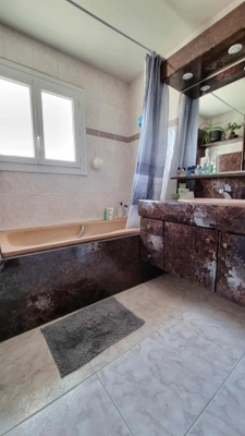 BRIVE - GRANDE MAISON COMPOSEE DE 2 LOGEMENTS