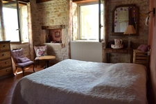 BEAUCOUP DE CHARME  et de BEAUX VOLUMES dans un ENVIRONNEMENT EXCEPTIONNEL