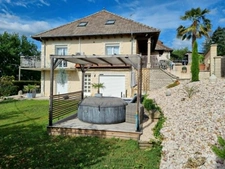 BRIVE - GRANDE MAISON COMPOSEE DE 2 LOGEMENTS